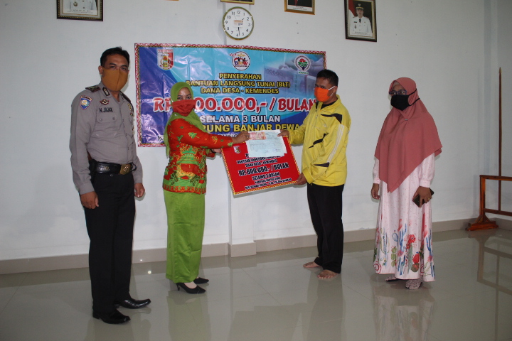 Penyaluran Bantuan Langsung Tunai Dana Desa ( BLT DD ) Bulan Kedua Kampung Banjar Dewa